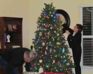 01-tommy-and-janet-decorating-the-christmas-tree