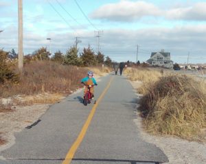 03-here-comes-ollie-on-the-shining-sea-bike-path