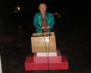 03-oma-delivers-christmas-presents