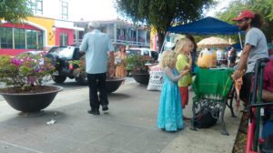 01-ziggy-and-coco-at-the-farmers-market